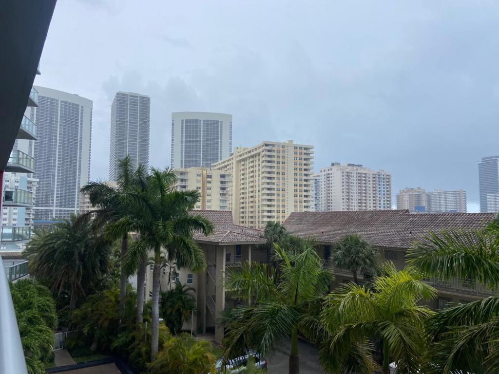 Beachwalk Studio Apmt 2 Beds, Amazing Views 2010B Hallandale Beach Εξωτερικό φωτογραφία